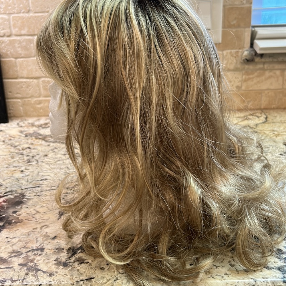 Ash blonde with dark roots - Picture 3 of 8